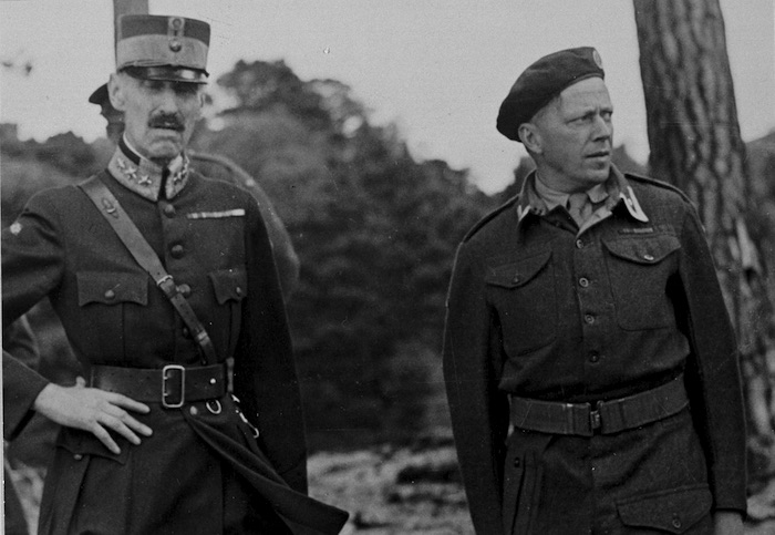 Norwegian King Haakon VII and Tronstad, in exile in Britain.