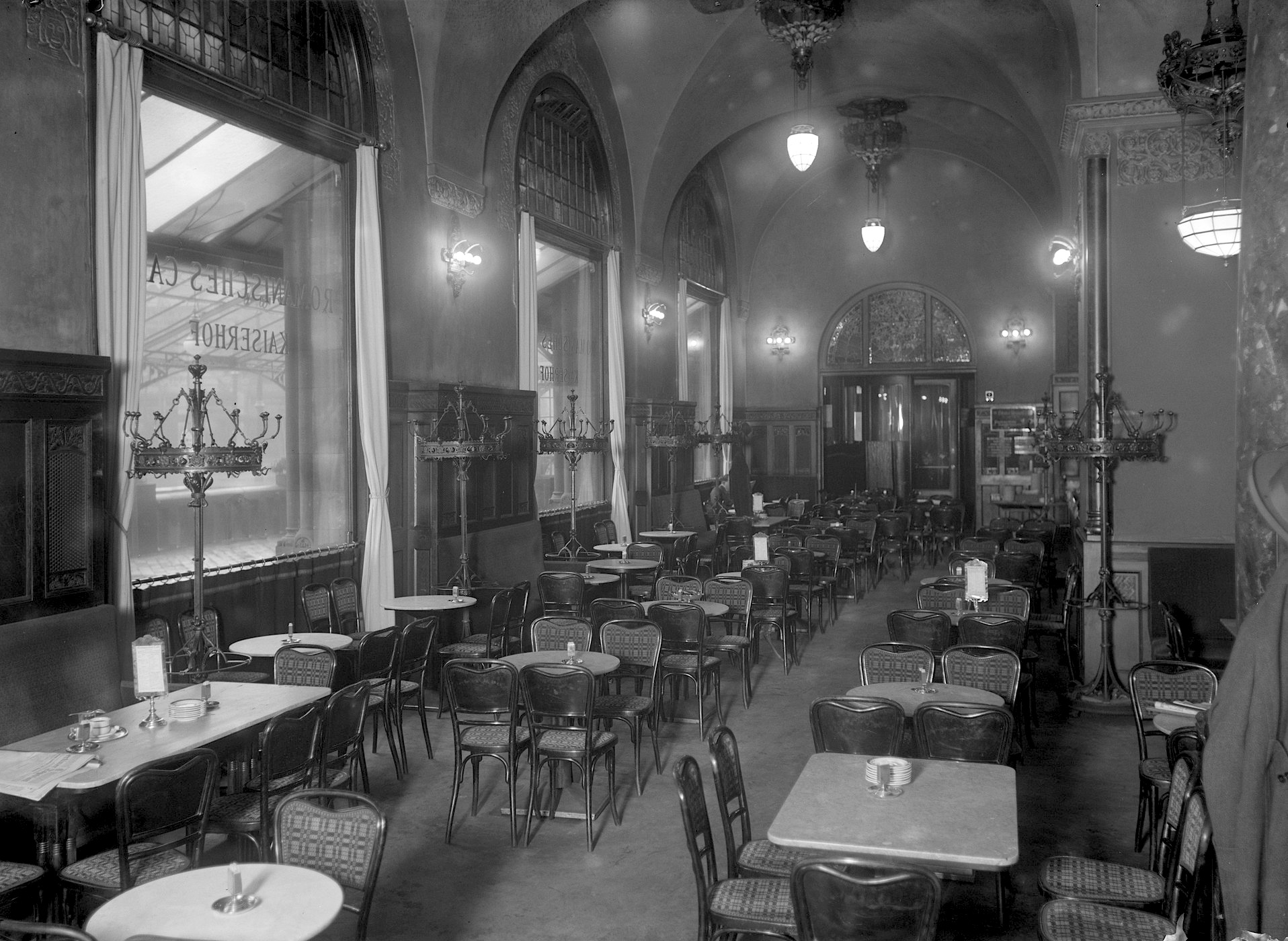 A Visual Tour of 35 Literary Bars and Caf s from Around 