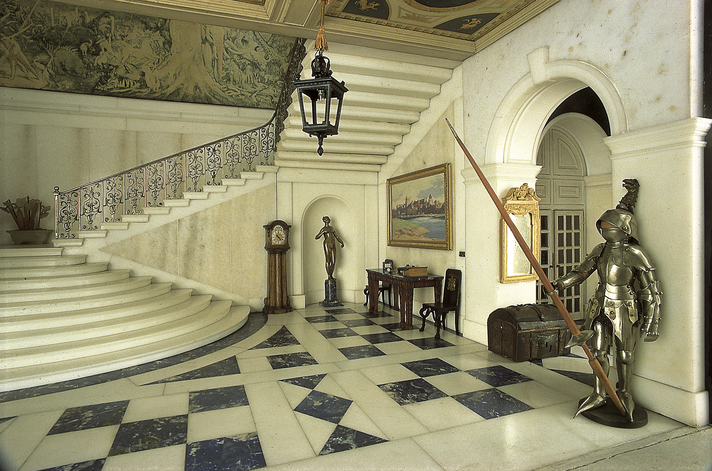 Queen Mary's Dollhouse