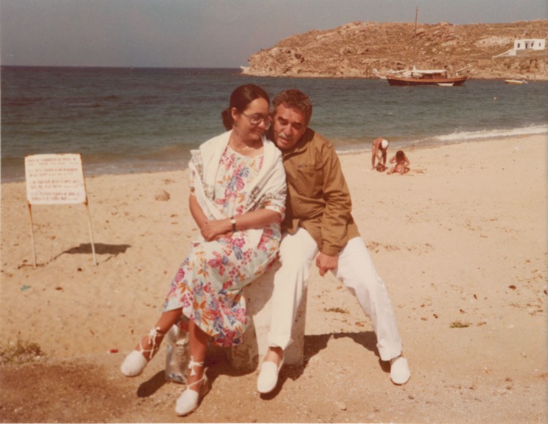 Gabriel García Márquez with his wife Mercedes on the island of Crete