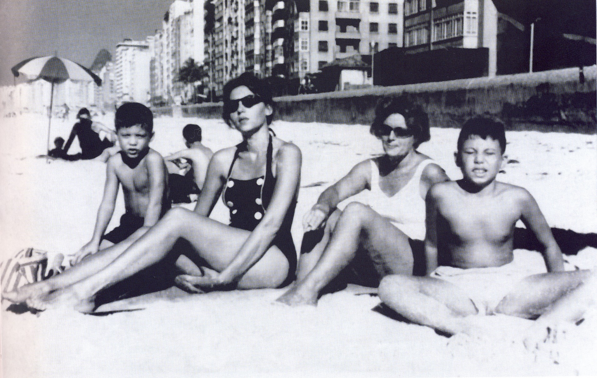 Clarice Lispector with her sons on the beach in Copacabana