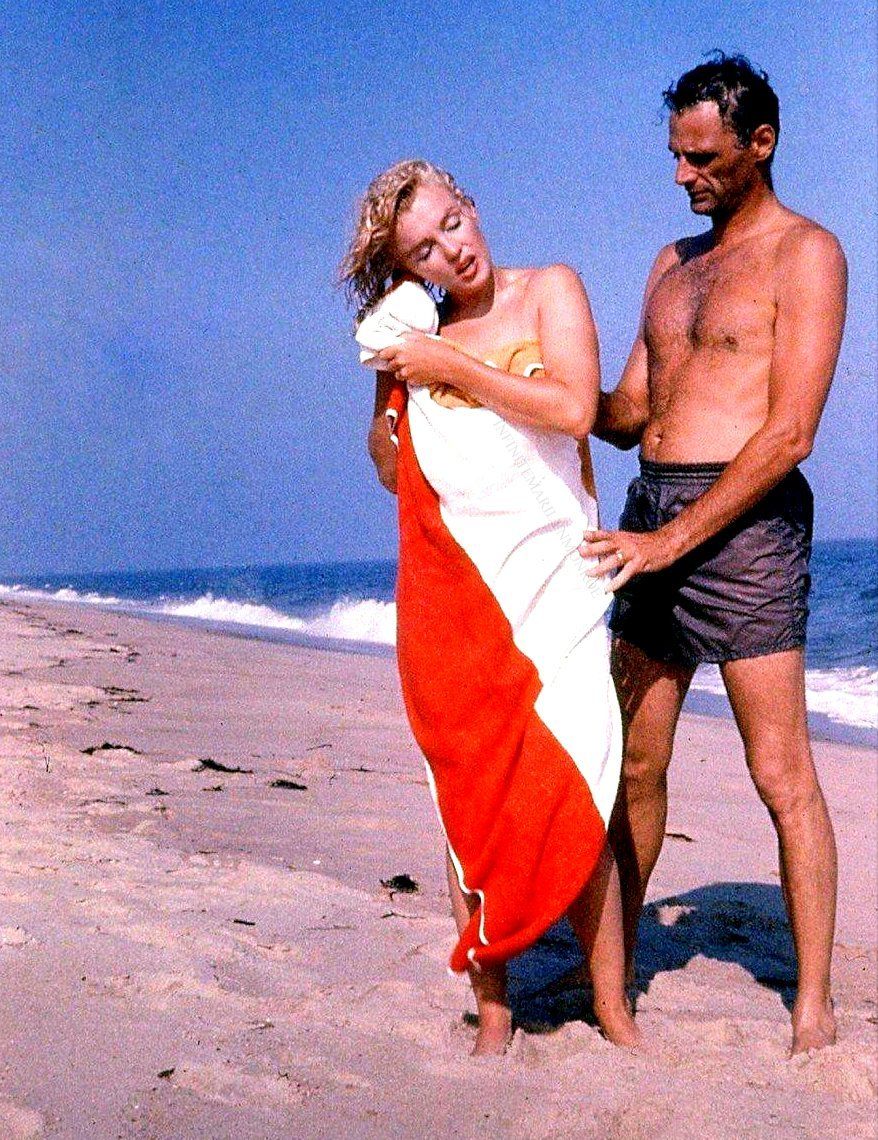 Arthur Miller and Marilyn Monroe on Amagansett Beach in East Hampton, photographed by Sam Shaw, 1957
