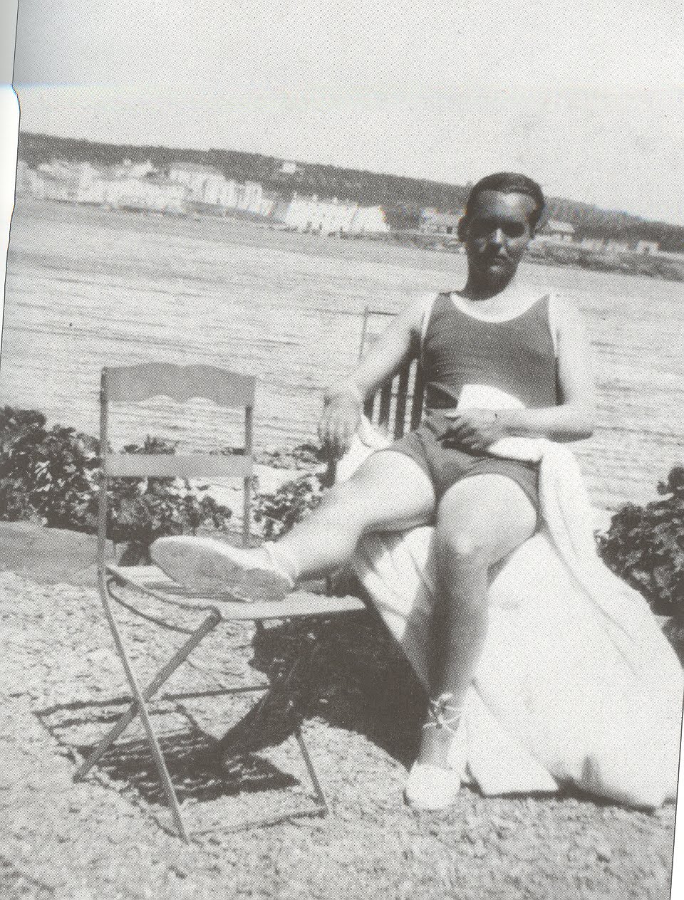 Federico García Lorca on the beach